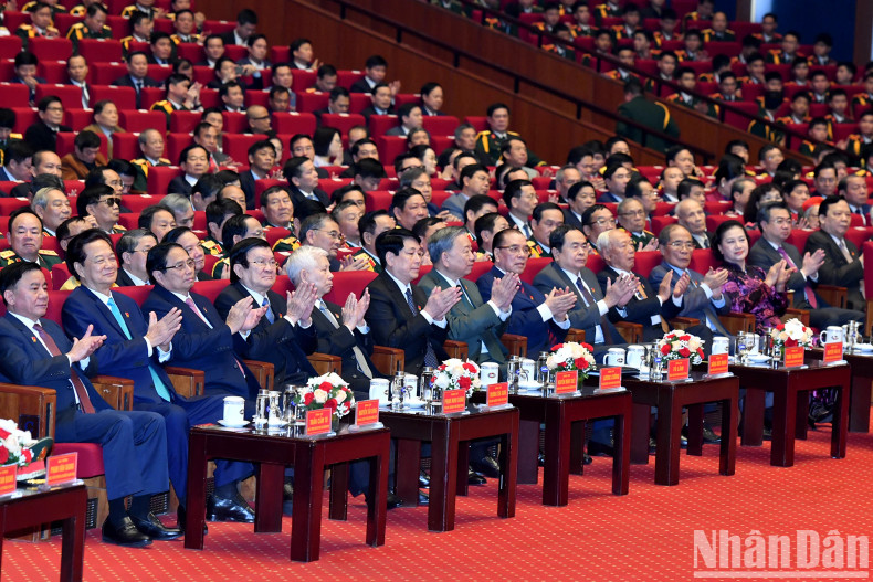 党和国家领导、前领导出席纪念典礼。