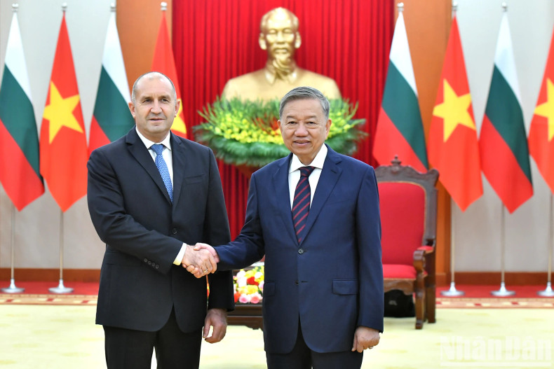 越共中央总书记苏林和保加利亚总统鲁门·拉德夫。