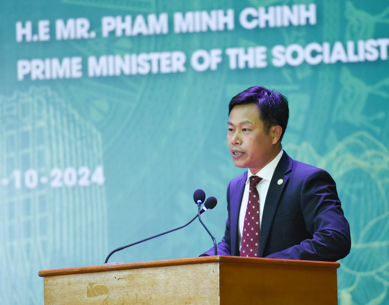 河内国家大学校长黎君在交流会上发表讲话。 河内国家大学校长黎君在交流会上发表讲话。