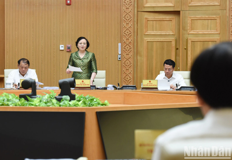 内务部部长范氏青茶在会上发表讲话。