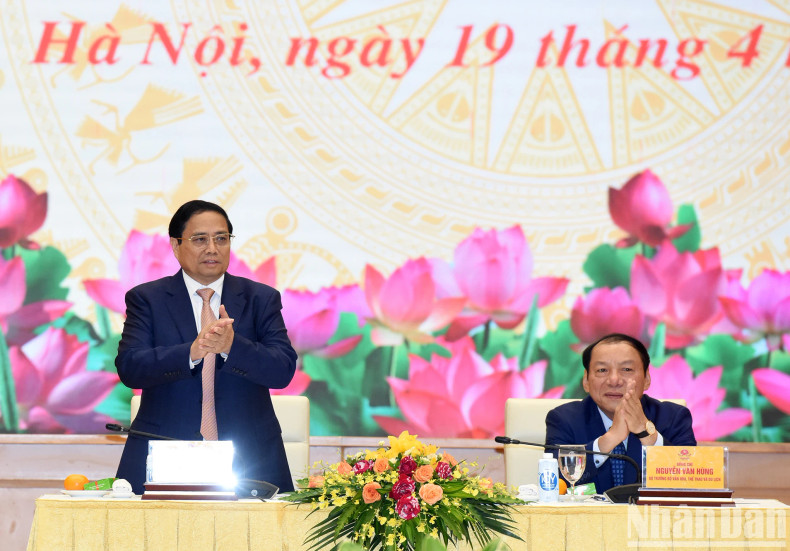 政府总理范明正会见乡贤、村长、工匠和少数民族代表人士。 政府总理范明正会见乡贤、村长、工匠和少数民族代表人士。