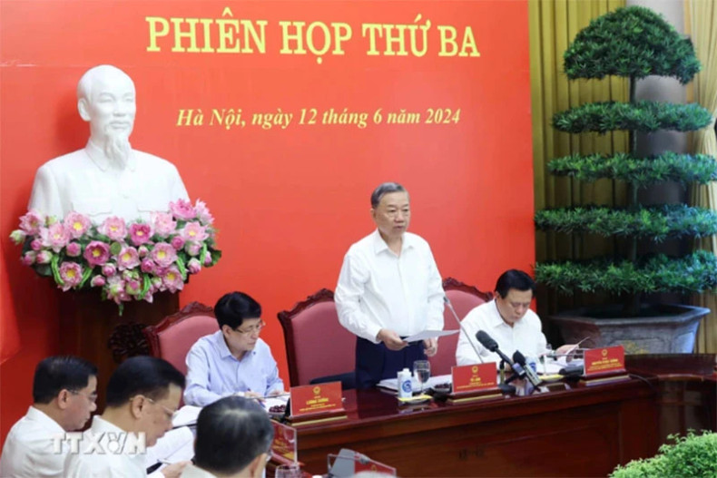 苏林主席主持会议。(图片来源:越通社) 苏林主席主持会议。(图片来源:越通社)