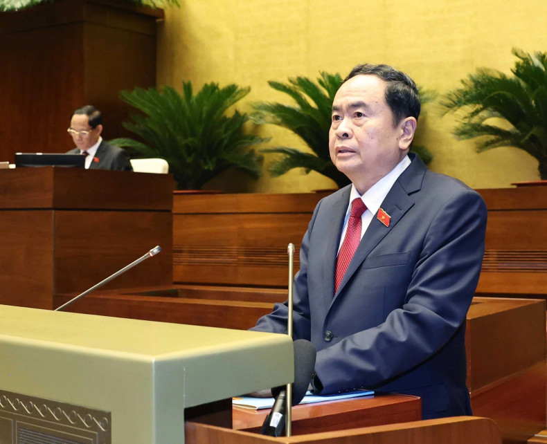 国会主席陈青敏在越南第十五届国会第八次会议开幕式上致辞。（图片来源：越通社）