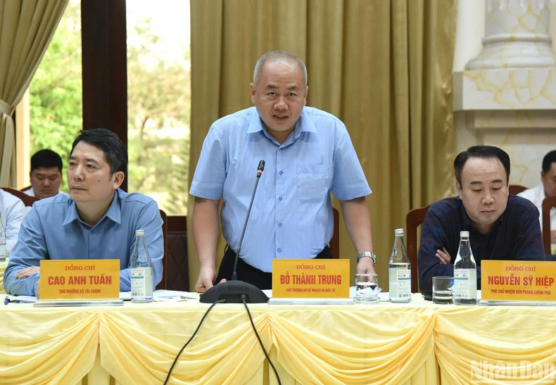 计划与投资部副部长杜成忠在会上发表讲话。 计划与投资部副部长杜成忠在会上发表讲话。