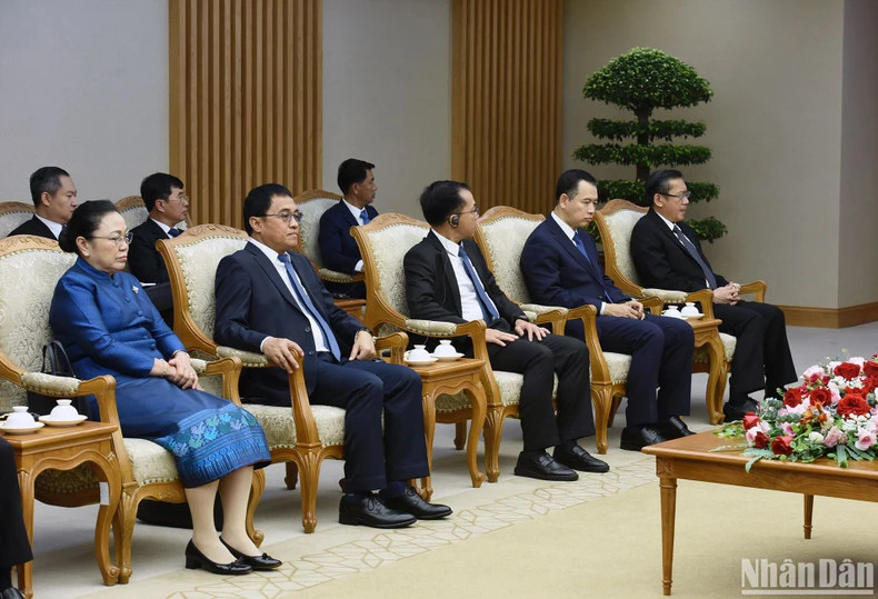 老方代表团成员。 老方代表团成员。