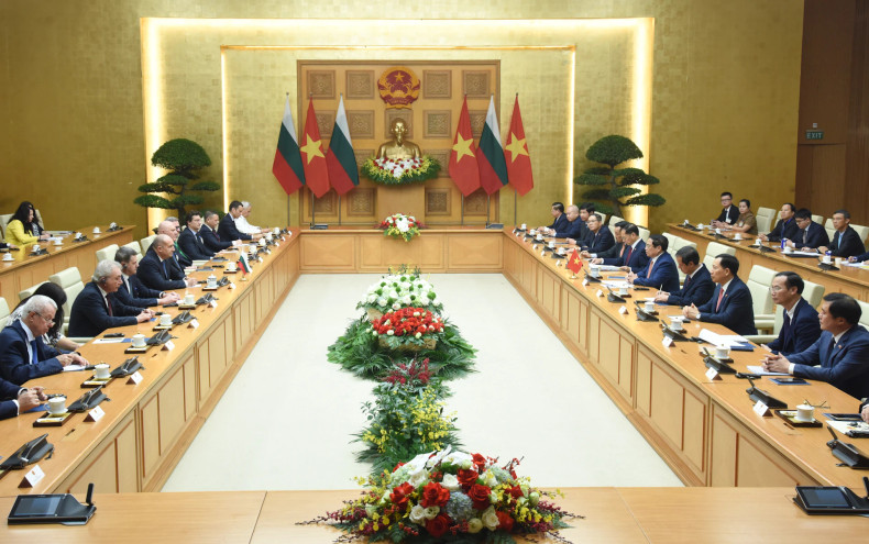 越南政府总理范明正会见保加利亚总统鲁门·拉德夫。 越南政府总理范明正会见保加利亚总统鲁门·拉德夫。