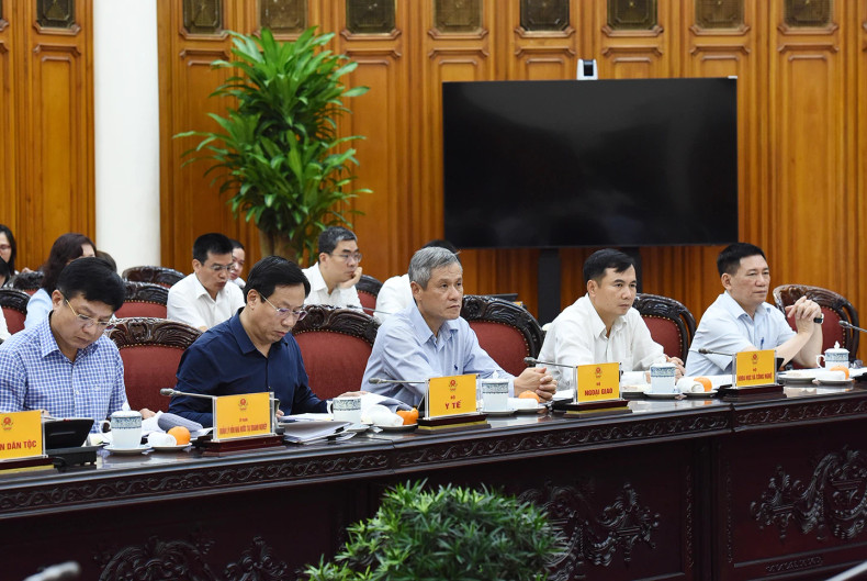 各部委、行业代表一同出席会议。