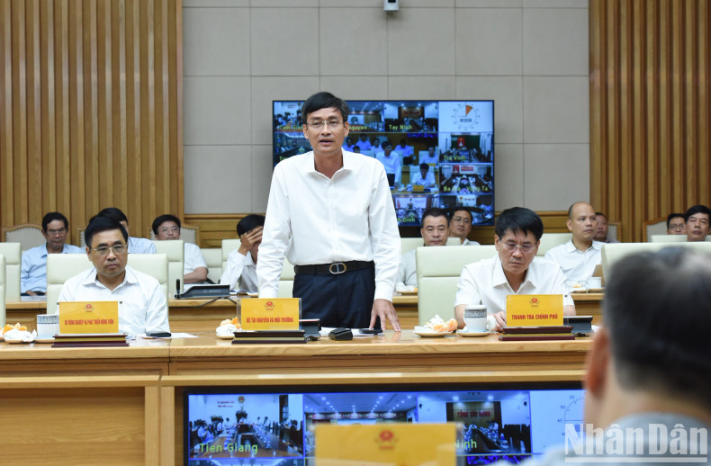 自然资源与环境部代表在会上发表讲话。