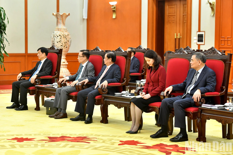 越方代表团成员。