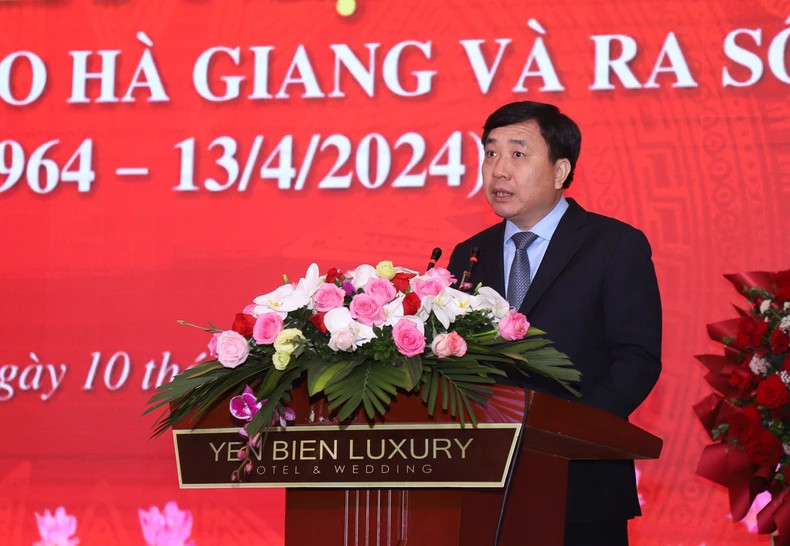 河江省委代理书记阮孟勇在纪念典礼上发表讲话。