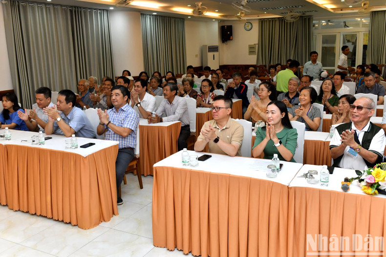 出席活动的各位代表。