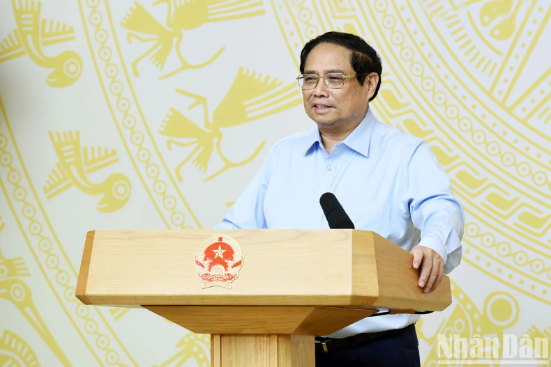 范明正总理在会上发表讲话。