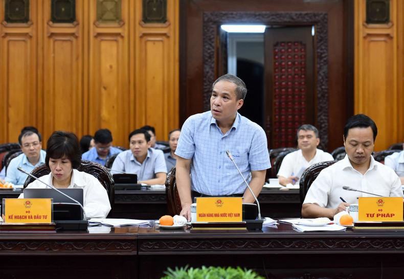 越南国家银行副行长段泰山在会上发表讲话。