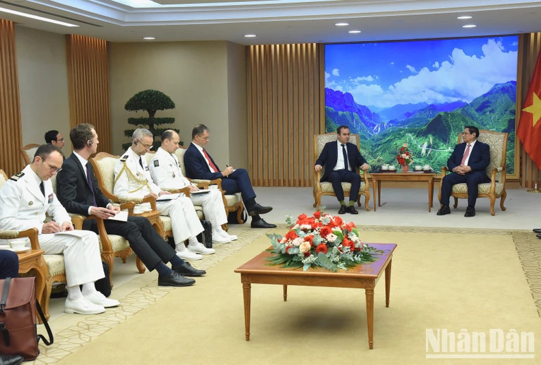 法方代表团成员。