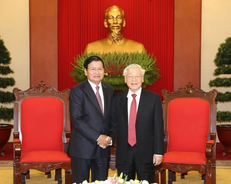 2019年10月1日,越共中央总书记、国家主席阮富仲在党中央总部会见了对越南进行正式访问的老挝总理通伦·西苏里。(图片来源:越通社) 2019年10月1日,越共中央总书记、国家主席阮富仲在党中央总部会见了对越南进行正式访问的老挝总理通伦·西苏里。(图片来源:越通社)