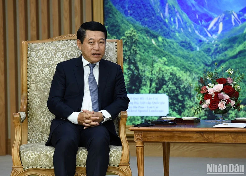 老挝政府副总理兼外交部长沙伦塞·贡马西发表讲话。 老挝政府副总理兼外交部长沙伦塞·贡马西发表讲话。