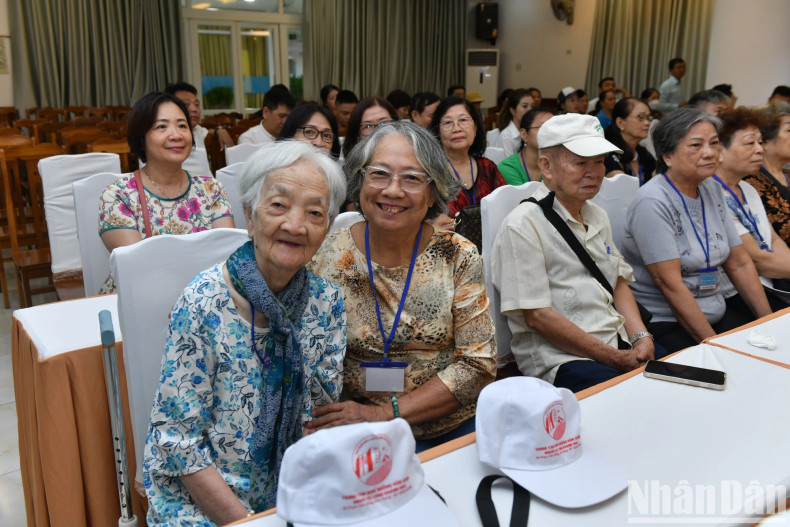 出席活动的各位革命有功者代表。