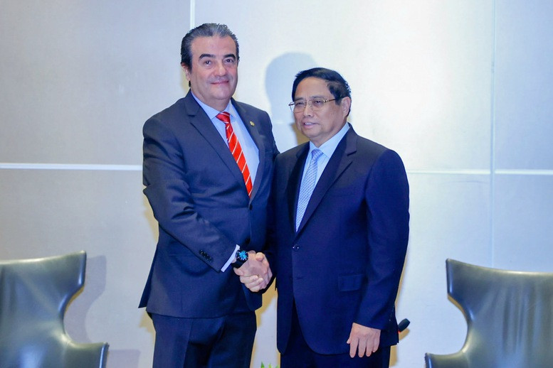 越南政府总理范明正会见阿尔特罗萨公司创新经理瑟尔索·努涅斯。（图片来源：VGP）