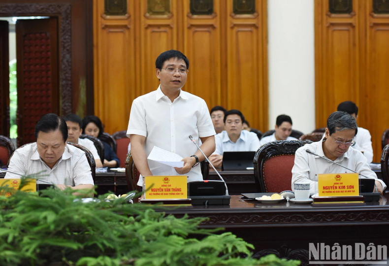 交通运输部部长阮文胜在会上发表讲话。 交通运输部部长阮文胜在会上发表讲话。