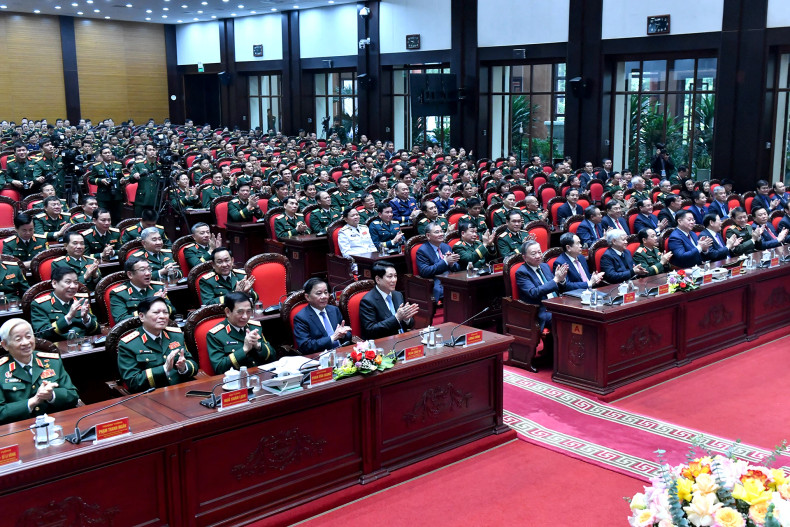 苏林总书记和出席纪念典礼的党和国家领导、前领导。