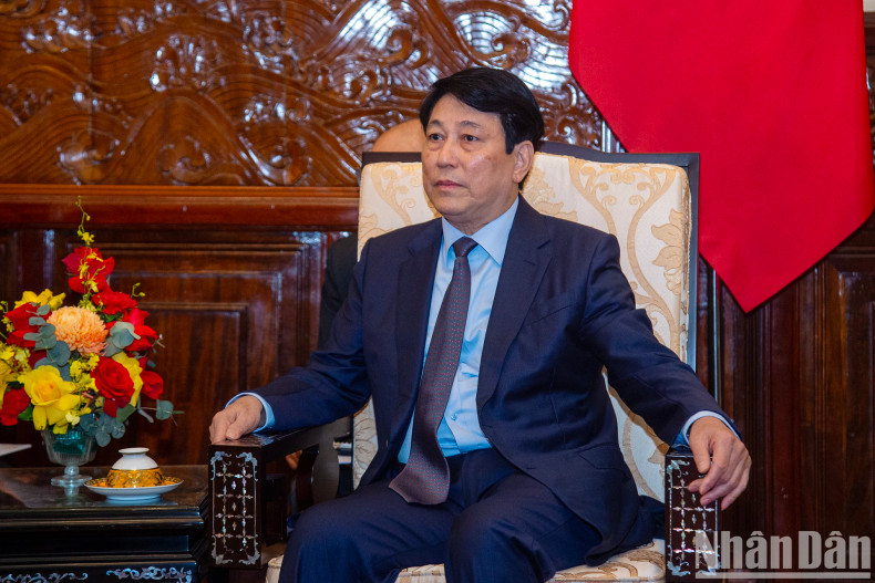 越南国家主席梁强在会见澳大利亚驻越大使安德鲁·戈莱辛斯基时发表讲话。 越南国家主席梁强在会见澳大利亚驻越大使安德鲁·戈莱辛斯基时发表讲话。