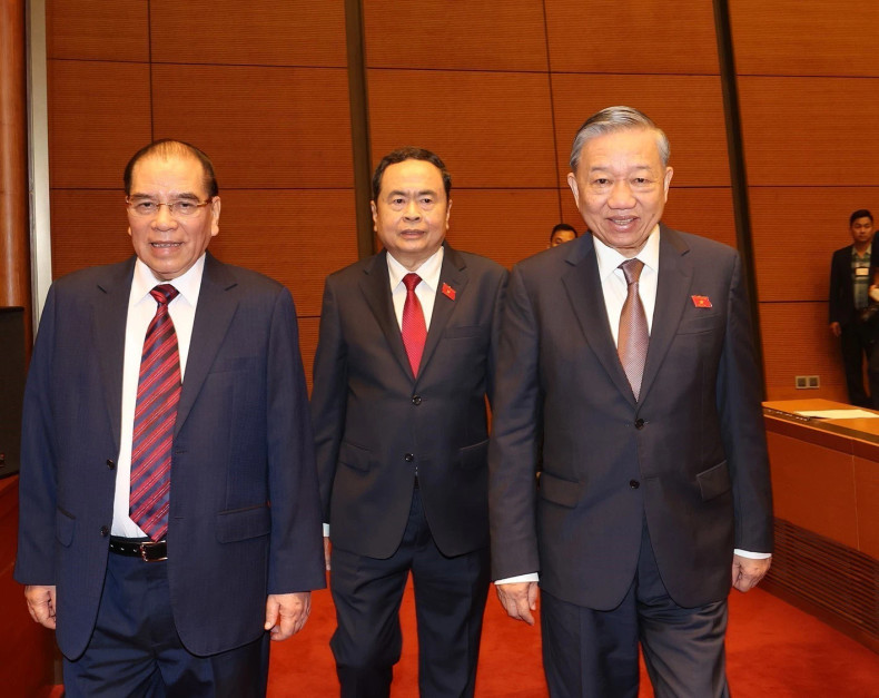 越共中央总书记、国家主席苏林，党和国家领导、前领导出席越南第十五届国会第八次会议。（图片来源：越通社）