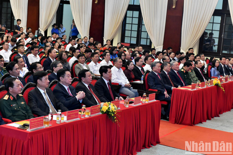 与会代表。 与会代表。