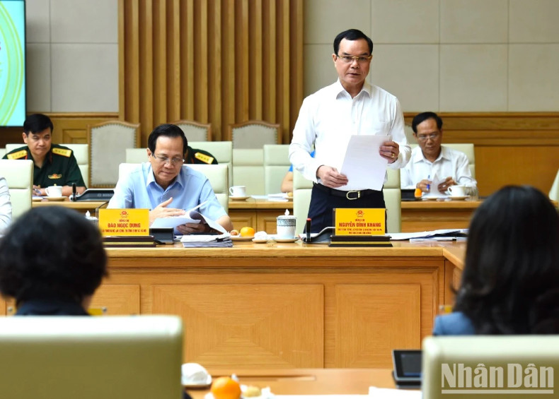 越南劳动总联合会主席阮廷康在会上发表讲话。