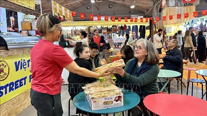 越南面包颇具外国游客的欢迎。 越南面包颇具外国游客的欢迎。