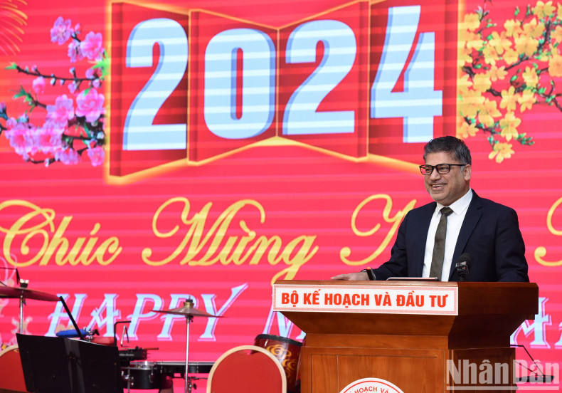 阿斯利康越南总裁兼总经理尼廷·卡普尔在活动上发表讲话。 阿斯利康越南总裁兼总经理尼廷·卡普尔在活动上发表讲话。