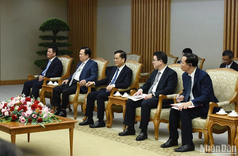 越南政府各部委、行业领导一同出席会见。 越南政府各部委、行业领导一同出席会见。