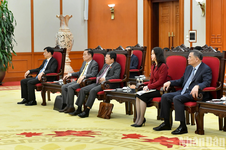 越方代表团成员。 越方代表团成员。