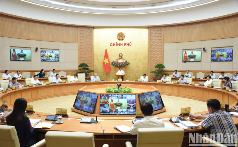 范明正总理在会议以上做出结论时回顾了9月份、第三季度和前9个月经济社会发展情况,指出存在的问题、困难和挑战及其原因,各经验教训。 范明正总理在会议以上做出结论时回顾了9月份、第三季度和前9个月经济社会发展情况,指出存在的问题、困难和挑战及其原因,各经验教训。
