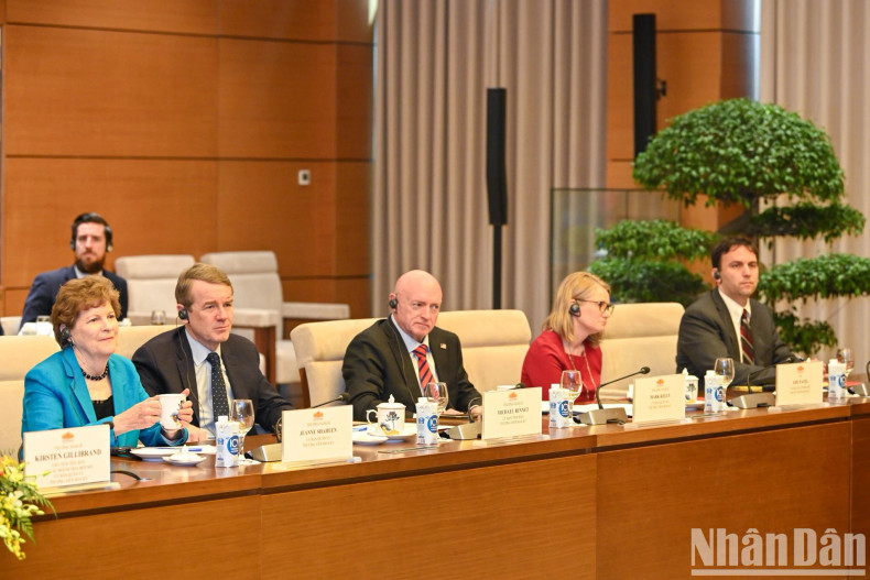 美方代表团成员。 美方代表团成员。