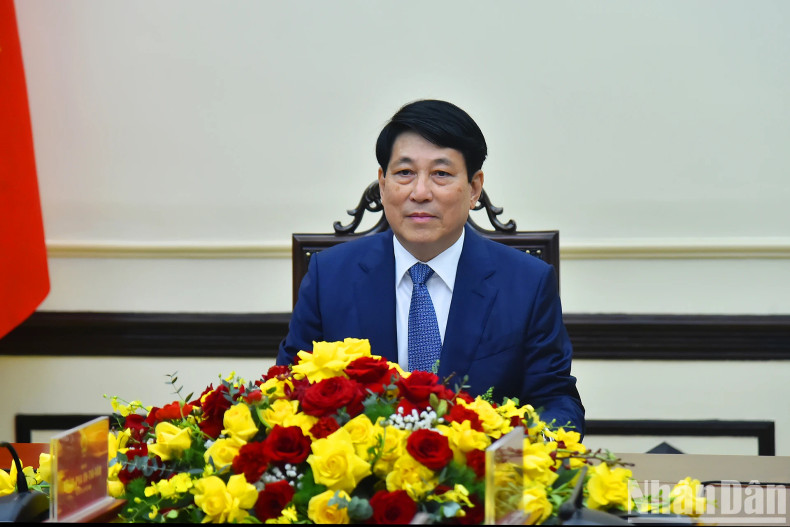 越南国家主席梁强与老挝人民革命党总书记、国家主席通伦·西苏里举行视频会谈。 越南国家主席梁强与老挝人民革命党总书记、国家主席通伦·西苏里举行视频会谈。