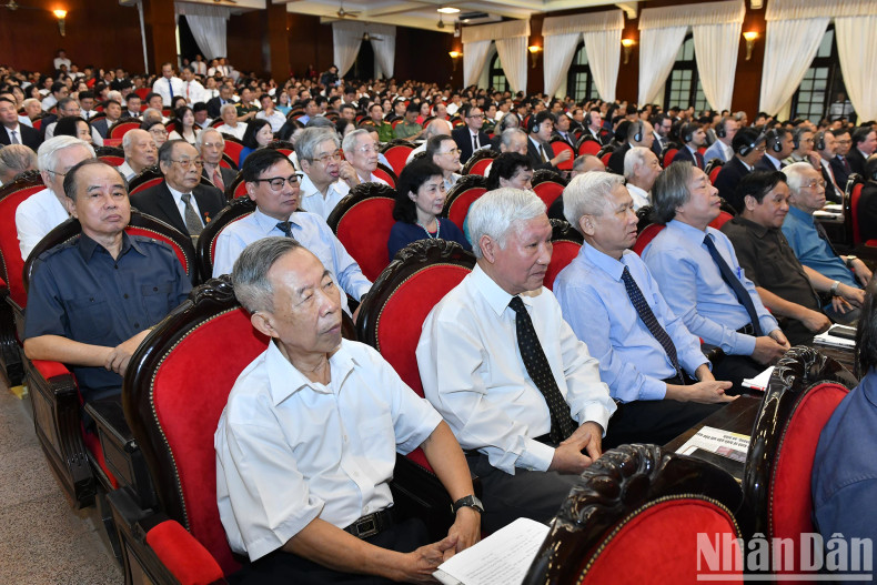 与会代表。 与会代表。