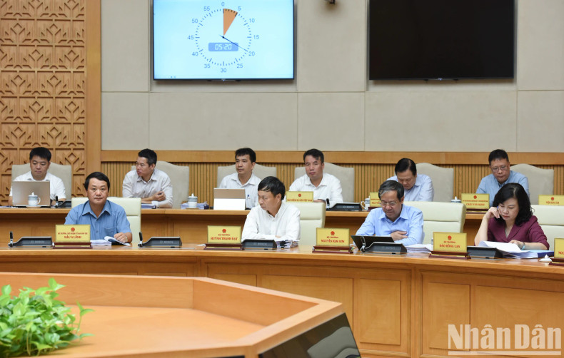 各部委、行业代表出席会议。