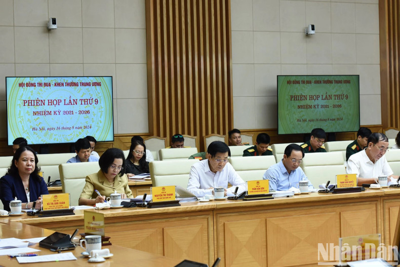 出席会议的各位代表。