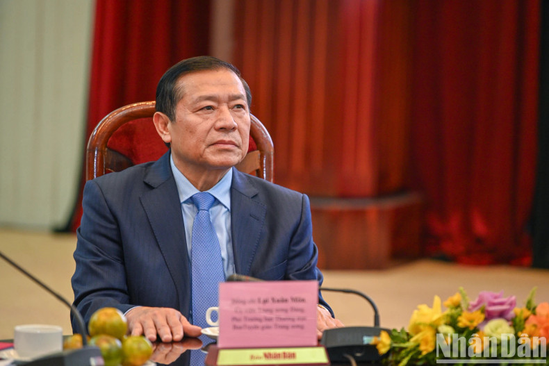 越共中央委员、中央宣教部常务副部长赖春门参加活动。 越共中央委员、中央宣教部常务副部长赖春门参加活动。