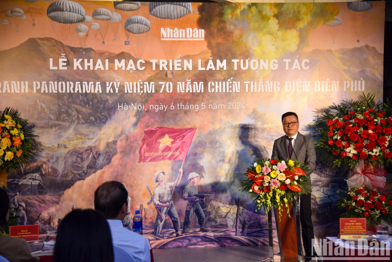 越共中央委员、越南《人民报》社总编辑、中央宣教部副部长、越南新闻工作者协会主席黎国明表示,值纪念奠边府大捷70周年之际,《人民报》社开通有关奠边府战役的特殊专栏以跟踪奠边府战役的56昼夜,这是一个独特的创造。然而,我们还不满意,因为《人民报》纸质版才是我们的核心产品。后来就出现了有关奠边府战役的特殊专栏和印刷版全景画的构想,但是我们希望通过互动方式为读者带来更多惊喜。 越共中央委员、越南《人民报》社总编辑、中央宣教部副部长、越南新闻工作者协会主席黎国明表示,值纪念奠边府大捷70周年之际,《人民报》社开通有关奠边府战役的特殊专栏以跟踪奠边府战役的56昼夜,这是一个独特的创造。然而,我们还不满意,因为《人民报》纸质版才是我们的核心产品。后来就出现了有关奠边府战役的特殊专栏和印刷版全景画的构想,但是我们希望通过互动方式为读者带来更多惊喜。