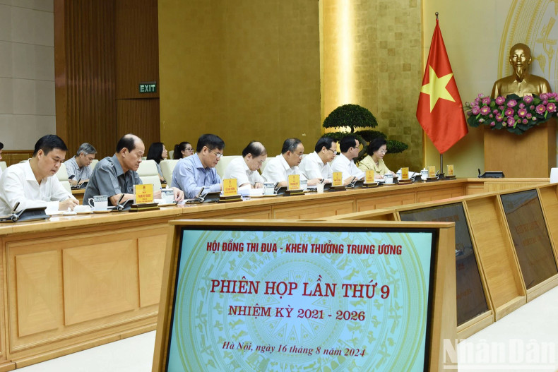 会议评价2021年至今爱国竞赛运动的实施情况；讨论从现在至2025年底的重点任务。