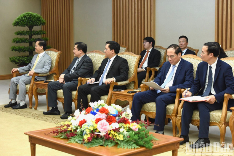 越南政府、各部委行业领导一同出席。