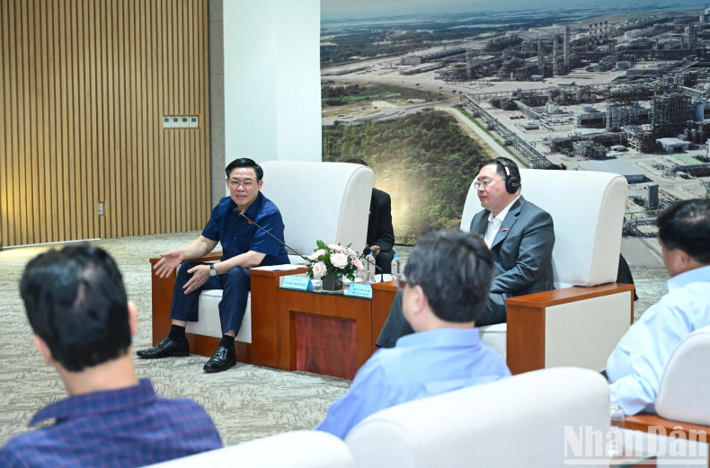 国会主席王廷惠在会上发表讲话。 国会主席王廷惠在会上发表讲话。