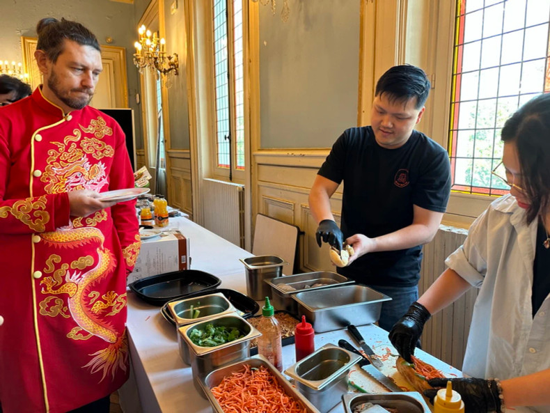 每逢春节来临之际，越南文化推崇协会（APCV）又在法国首都巴黎欢聚一堂共庆春节。