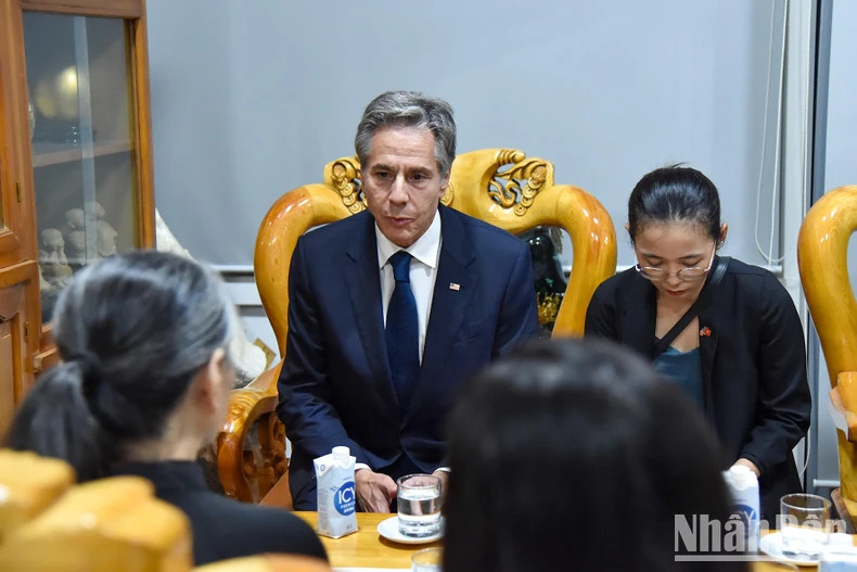 美国国务卿安东尼·布林肯转达美国总统乔·拜登就越共中央总书记阮富仲逝世向阮富仲总书记夫人吴氏敏和家眷表示慰问。