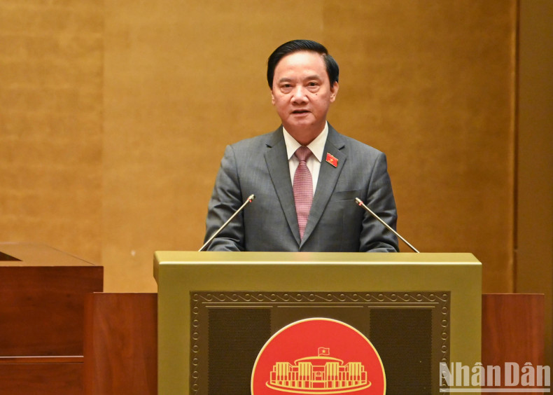 国会副主席阮克定指引国会主席陈青敏就职宣誓仪式。 国会副主席阮克定指引国会主席陈青敏就职宣誓仪式。