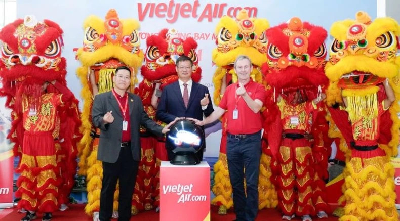 越捷从胡志明市至中国成都市航线正式开航。 越捷从胡志明市至中国成都市航线正式开航。