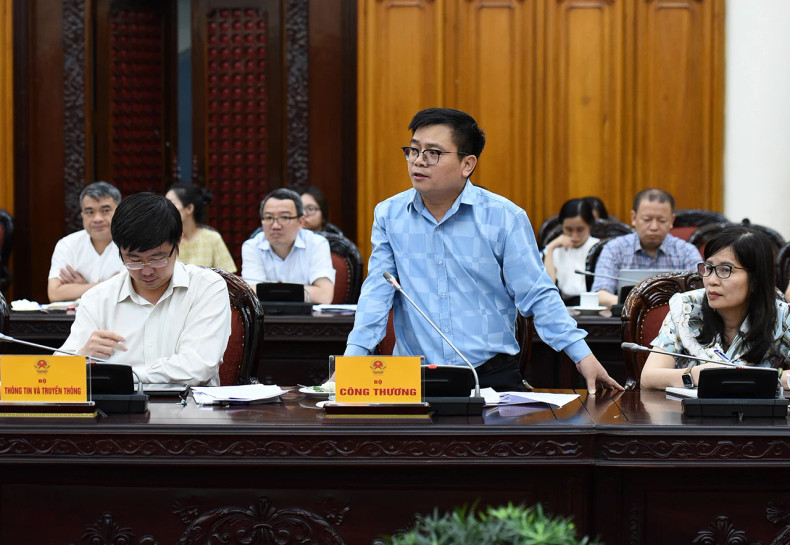 工贸部副部长张青怀在会上发表讲话。