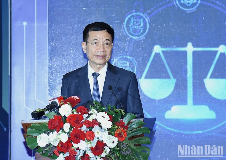 越南通信传媒部部长阮孟雄在会上发表讲话。
