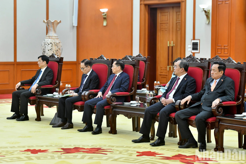 越方代表团成员。